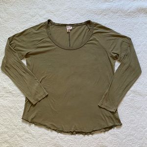 Mossimo scoop neck t-shirt XL khaki green